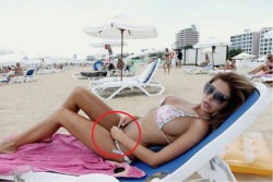 Защо Андреа си бърка в гащите? (ФОТО)