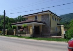 Две сгради на „Р.С.Инженеринг” участват в конкурса „Фасада на сезона Есен 2012”