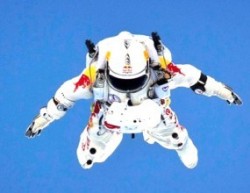 Феликс Баумгартнер успя!!