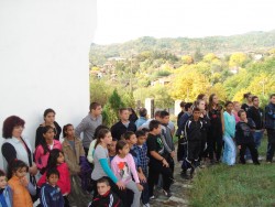 Учениците от ОУ „Кирил и Методий” в Скравена ще разкажат за Боженишки урвич с есета и рисунки