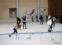 Участници в европейски проект се забавляват на ледената пързалка 