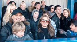Стилиян Петров се появи на стадиона с усмивка 