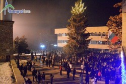 Кръшно новогодишно хоро се изви в центъра на Ботевград