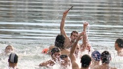 Студент извади кръста от езерото в "Дружба"
