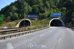 Движението в тунел Ечемишка на АМ „Хемус” в посока София е възстановено