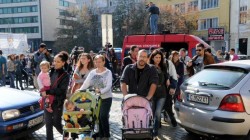 Родители на протест в големите градове на страната