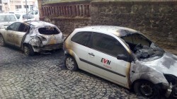 Маскирани изпепелиха две коли на EVN в Пловдив