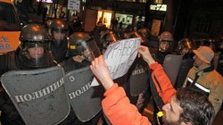 Жандармеристи набили близо 50 протестиращи във Варна