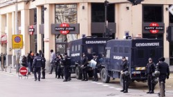 Бой между протестиращи и полиция в столицата