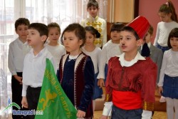 Деца на ЦДГ „Слънце” рецитираха и пяха в чест на великите българи