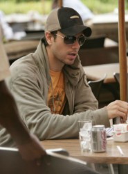 Енрике Иглесиас разпуска на Бахамите