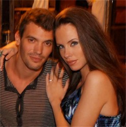 Теди Бургазлиева заряза гаджето си, станал стриптийзьор