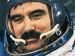 Първият български космонавт ще гостува на учениците от ОУ „Н.Й.Вапцаров”