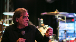 Петър Гюзелев от "Щурците" почина