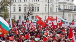 "Бойко" в затворническа риза се появи на митинга на БСП