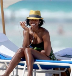 Кели Роуланд лъсна по бикини