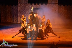 Благотворителният спектакъл „Царството на славата” взриви сцената на НЧ„Христо Ботев”