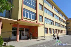 Разследват взломна кражба от училището в Трудовец