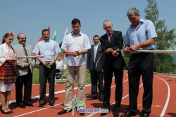 Откриха нова лекоатлетическа писта в Правец и спортна площадка в Компютърното училище