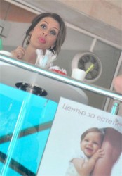 Виолета Здравкова пак си резна нослето