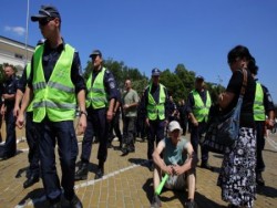 Ботевградски полицаи участват в охраната на протестите в София