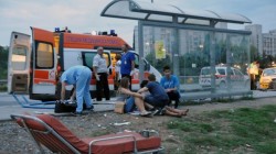 Почина ранена на спирката пред столичния мол млада жена, момиченцето в критично състояние (галерия)