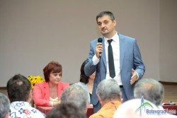 Кирил Добрев: Искаме мандат от хората дали да останем в парламента