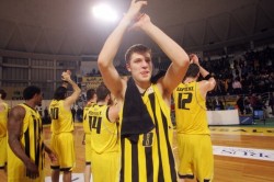 Избраха Везенков за най-добър млад баскетболист на Гърция за 2013