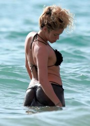 Шакира на море в Хавай (СНИМКИ)