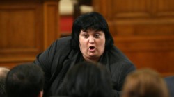 Синът на Фидосова замени луксозната кола с трамвая 