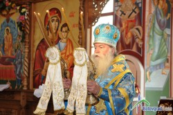 Ловчанският митрополит оглави празничната служба в църквата „Успение на Пресвета Богородица” 