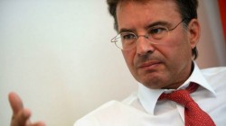 Вигенин отказа орден на френския посланик, подкрепил протестите у нас  