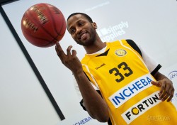 Лукойл Академик подписа с американец