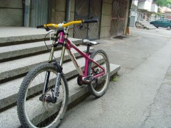 Полицаи от Правец издириха и върнаха на собственичка откраднатото й колело
