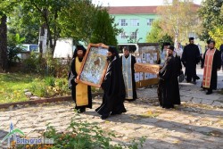 Чудотворната икона „Света Богородица – Достойно есть” пристигна в Ботевград