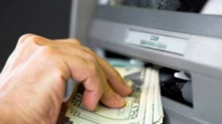 Българи и румънци източват пари от украински банкомати  