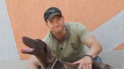 Актьор от "Здрач" спасява кучета в Богров 