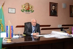 Кметът организира брифинг, но само за избрана част от местните медии