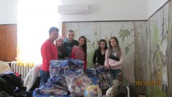 Ученици от ПГТМ "Христо Ботев" направиха дарения на домовите за деца в Гурково, Дрен и Луковит