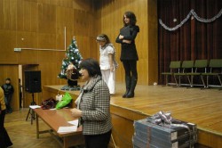 Клубовете при ОУ „Васил Левски” със съвместна сценична изява, посветена на Коледа и Нова година 
