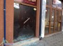 Пълен погром над закусвалня в центъра, забиха й  брадва!