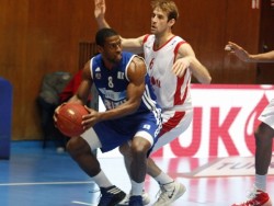 Лукойл Академик подписа с гарда Кристофър Дън