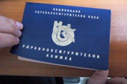 Личната карта става и здравна