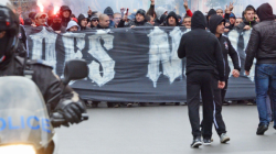 "Долу ДПС" ехти в Пловдив, бомбички и сблъсъци на протеста на феновете 