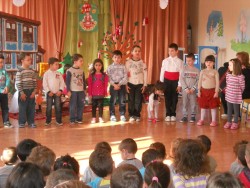 Децата от ОДЗ „Иглика” изработиха мартеници за малките обитатели на Дома в Гурково