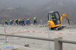 Ремонтират пътното платно на виадукт „Бебреш”