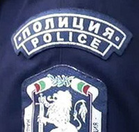 Полицаи задържаха ботевградчанин, поставил на автомобила си полицейски знак