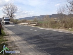 Внимание! Опасна дупка на пътя Ботевград – Новачене създава опасност от ПТП