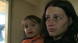 25-годишна млада майка се грижи сама за петте си деца