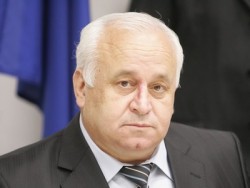 Кметът с поздравителен адрес към здравните работници